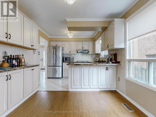 341 Celtic Drive, Hamilton, ON - Indoor Photo Showing Kitchen