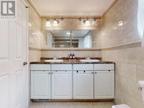 341 Celtic Drive, Hamilton, ON - Indoor Photo Showing Bathroom