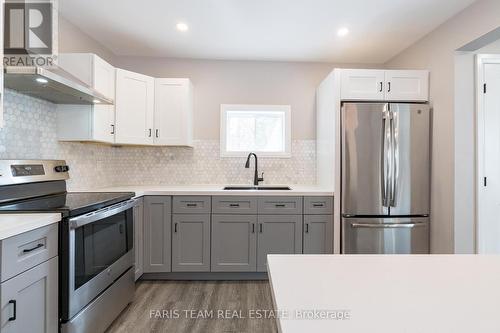 2383 Reeves Rd, Tay, ON - Indoor Photo Showing Kitchen With Upgraded Kitchen