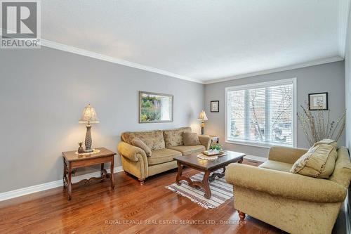 2706 Ambercroft Tr, Mississauga, ON - Indoor Photo Showing Living Room