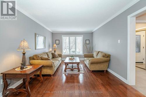 2706 Ambercroft Trail, Mississauga, ON - Indoor Photo Showing Living Room