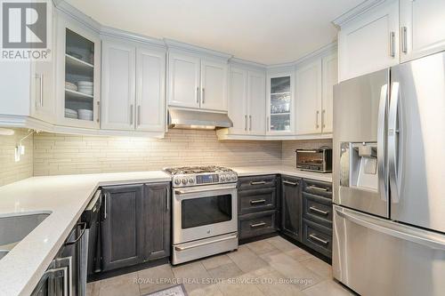 2706 Ambercroft Tr, Mississauga, ON - Indoor Photo Showing Kitchen With Upgraded Kitchen