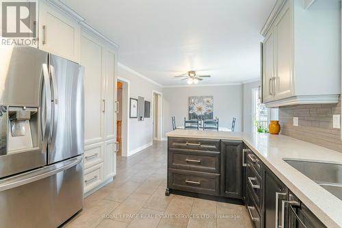 2706 Ambercroft Trail, Mississauga, ON - Indoor Photo Showing Kitchen