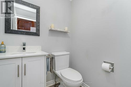 2706 Ambercroft Tr, Mississauga, ON - Indoor Photo Showing Bathroom