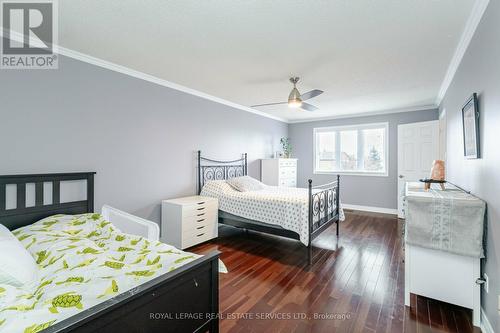 2706 Ambercroft Tr, Mississauga, ON - Indoor Photo Showing Bedroom