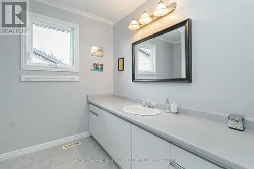 2706 Ambercroft Tr, Mississauga, ON - Indoor Photo Showing Bathroom