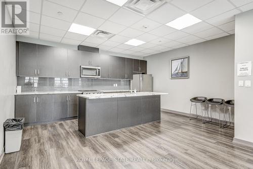 #805 -85 Robinson St, Hamilton, ON - Indoor Photo Showing Kitchen With Upgraded Kitchen