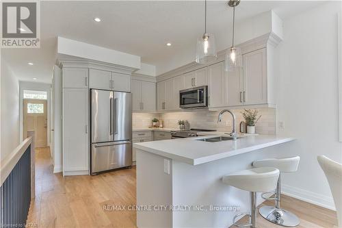 #5 -85 Forest St, Aylmer, ON - Indoor Photo Showing Kitchen With Double Sink With Upgraded Kitchen
