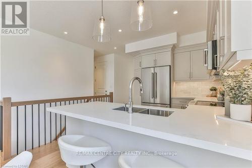 5 - 85 Forest Street, Aylmer, ON - Indoor Photo Showing Kitchen With Double Sink With Upgraded Kitchen