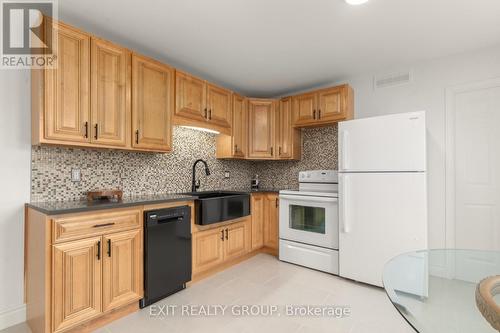 32 Heritage Dr, Prince Edward County, ON - Indoor Photo Showing Kitchen