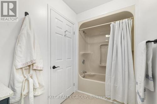 32 Heritage Dr, Prince Edward County, ON - Indoor Photo Showing Bathroom