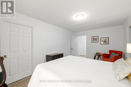 32 Heritage Dr, Prince Edward County, ON - Indoor Photo Showing Bedroom
