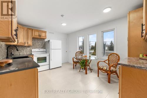 32 Heritage Drive, Prince Edward County, ON - Indoor Photo Showing Kitchen