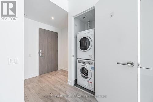 1208 - 161 Roehampton Avenue, Toronto, ON - Indoor Photo Showing Laundry Room