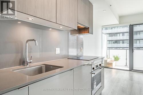 1208 - 161 Roehampton Avenue, Toronto, ON - Indoor Photo Showing Kitchen