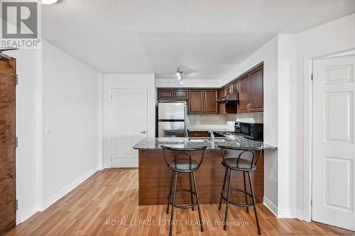 #401 -60 Fairfax Cres E, Toronto, ON - Indoor Photo Showing Kitchen
