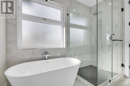705 Raymer Road, Kelowna, BC - Indoor Photo Showing Bathroom