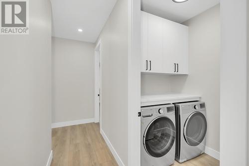 705 Raymer Road, Kelowna, BC - Indoor Photo Showing Laundry Room