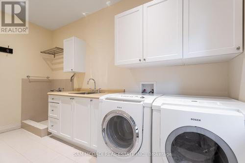 710 Meadow Wood Rd, Mississauga, ON - Indoor Photo Showing Laundry Room