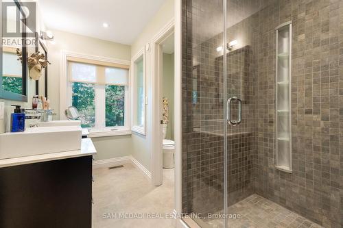 710 Meadow Wood Rd, Mississauga, ON - Indoor Photo Showing Bathroom