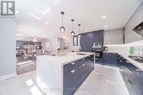 878 Silver Birch Tr, Mississauga, ON - Indoor Photo Showing Kitchen With Upgraded Kitchen
