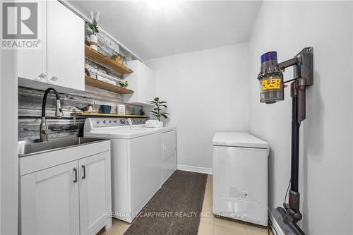 74 Oakdale Boulevard, West Lincoln, ON - Indoor Photo Showing Laundry Room