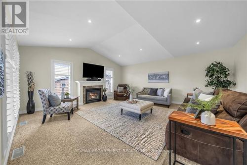 74 Oakdale Boulevard, West Lincoln, ON - Indoor Photo Showing Living Room With Fireplace