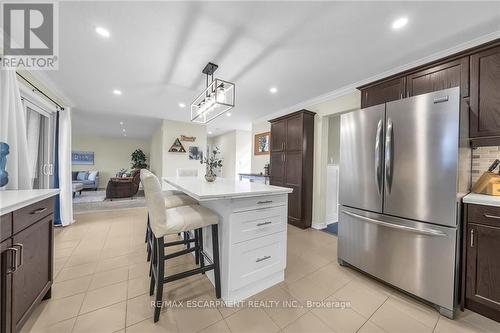 74 Oakdale Boulevard, West Lincoln, ON - Indoor Photo Showing Kitchen