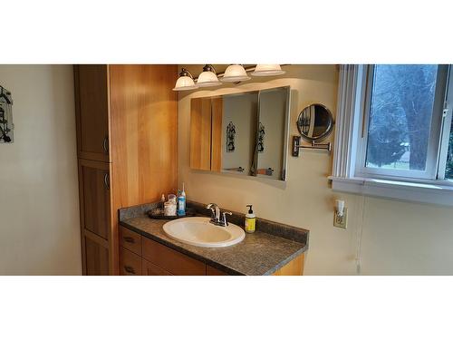 1480 Carson Road, Grand Forks, BC - Indoor Photo Showing Bathroom