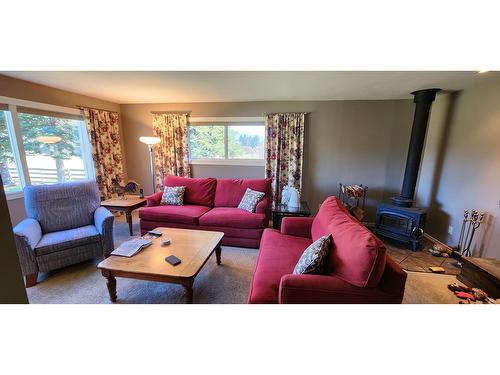 1480 Carson Road, Grand Forks, BC - Indoor Photo Showing Living Room