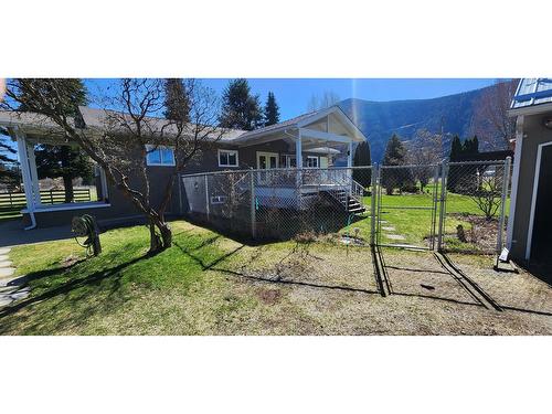 1480 Carson Road, Grand Forks, BC - Outdoor With Deck Patio Veranda
