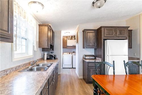1 Forest Trail, Selkirk, ON - Indoor Photo Showing Kitchen With Double Sink