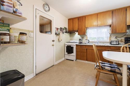 29 Sunset Avenue, Hamilton, ON - Indoor Photo Showing Kitchen