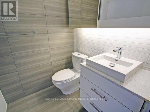 #1012 -32 Trolley Cres, Toronto, ON - Indoor Photo Showing Bathroom