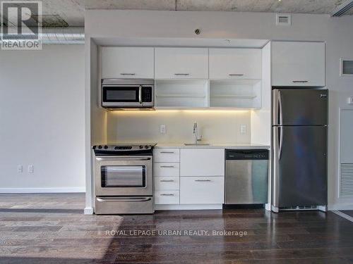 #1012 -32 Trolley Cres, Toronto, ON - Indoor Photo Showing Kitchen With Upgraded Kitchen