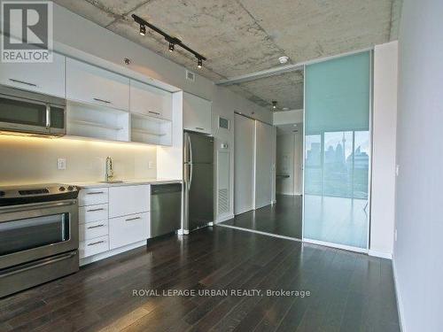 #1012 -32 Trolley Cres, Toronto, ON - Indoor Photo Showing Kitchen With Upgraded Kitchen