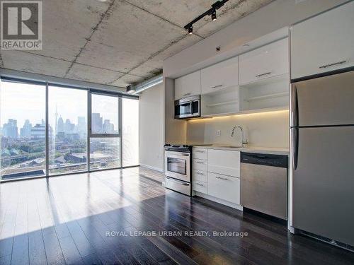 #1012 -32 Trolley Cres, Toronto, ON - Indoor Photo Showing Kitchen