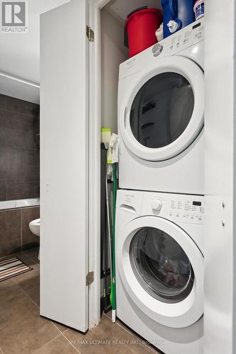 #722 -95 Bathurst St, Toronto, ON - Indoor Photo Showing Laundry Room