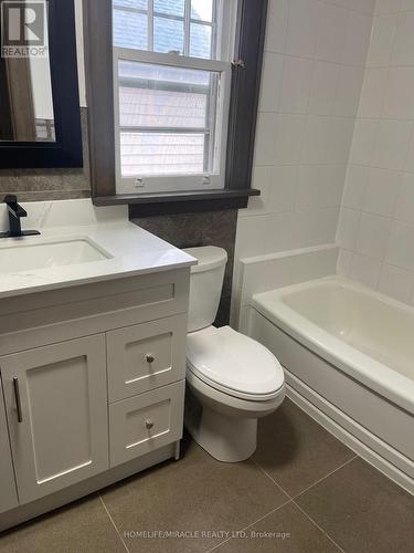 274 Ritson Road N, Oshawa, ON - Indoor Photo Showing Bathroom