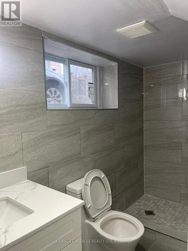 274 Ritson Rd N, Oshawa, ON - Indoor Photo Showing Bathroom