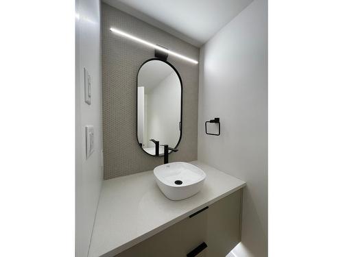 17 - 266 Baker Street, Nelson, BC - Indoor Photo Showing Bathroom