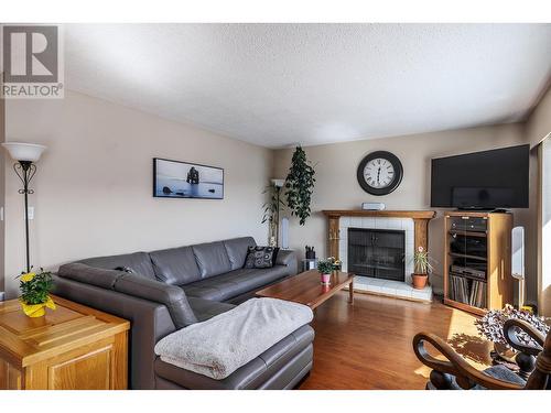 6335 Topham Place, Peachland, BC - Indoor Photo Showing Living Room With Fireplace