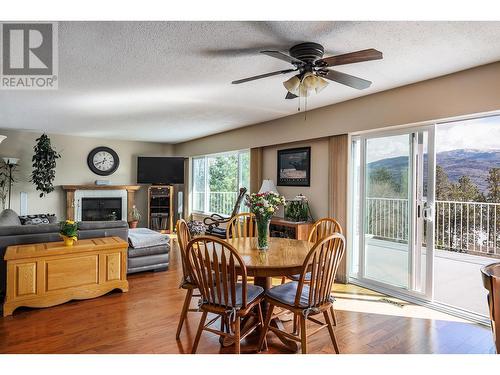 6335 Topham Place, Peachland, BC - Indoor With Fireplace