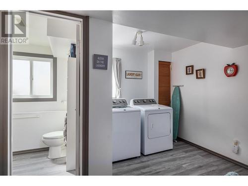 6335 Topham Place, Peachland, BC - Indoor Photo Showing Laundry Room