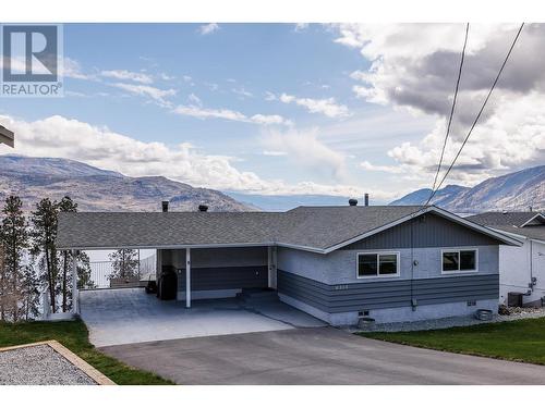 6335 Topham Place, Peachland, BC - Outdoor
