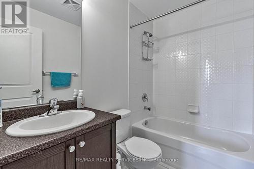 #204 -84 Aspen Springs Dr, Clarington, ON - Indoor Photo Showing Bathroom