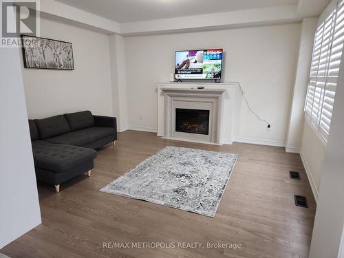 1158 Skyridge Blvd, Pickering, ON - Indoor Photo Showing Living Room With Fireplace