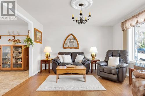 35 Denison Dr, Addington Highlands, ON - Indoor Photo Showing Living Room