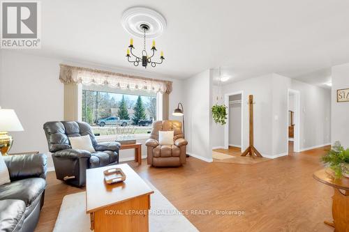 35 Denison Dr, Addington Highlands, ON - Indoor Photo Showing Living Room