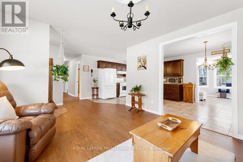 35 Denison Dr, Addington Highlands, ON - Indoor Photo Showing Living Room